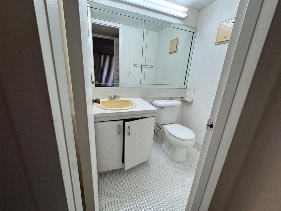 Active With Contract: $78,000 (2 beds, 1 baths, 861 Square Feet)