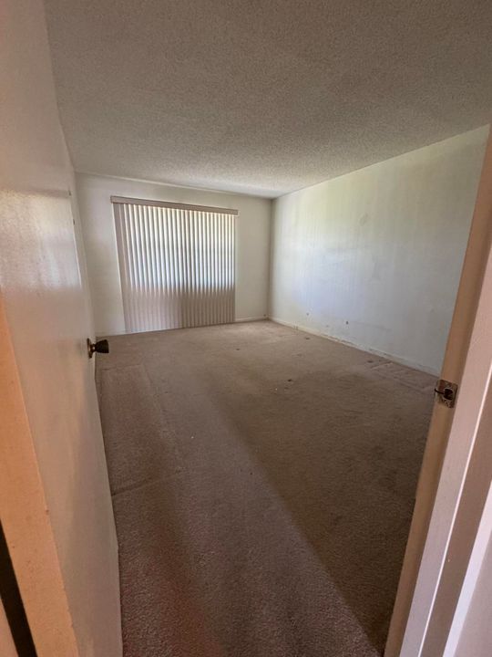 Active With Contract: $78,000 (2 beds, 1 baths, 861 Square Feet)