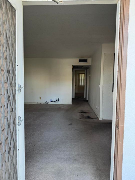 Active With Contract: $78,000 (2 beds, 1 baths, 861 Square Feet)