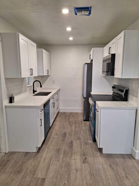 Recientemente alquilado: $2,100 (3 camas, 1 baños, 864 Pies cuadrados)