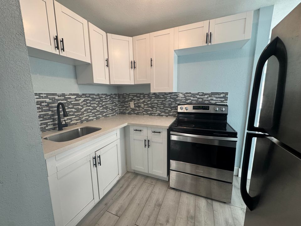 Под контрактом: $2,500 (3 спален, 2 ванн, 2290 Квадратных фут)