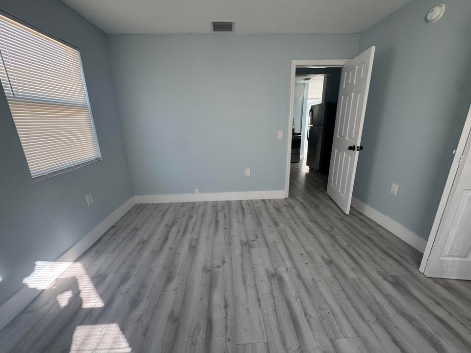 Под контрактом: $2,500 (3 спален, 2 ванн, 2290 Квадратных фут)