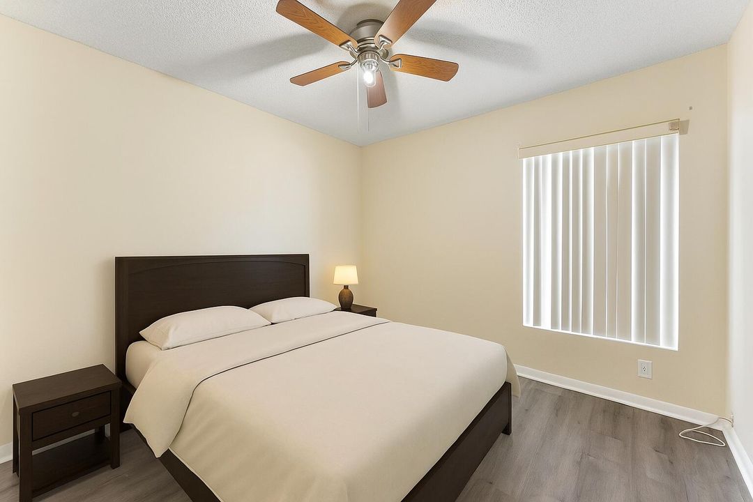 For Rent: $2,300 (3 beds, 1 baths, 864 Square Feet)