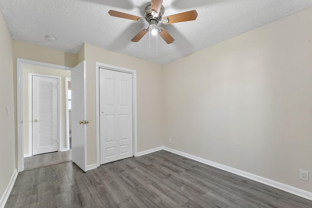 For Rent: $2,300 (3 beds, 1 baths, 864 Square Feet)