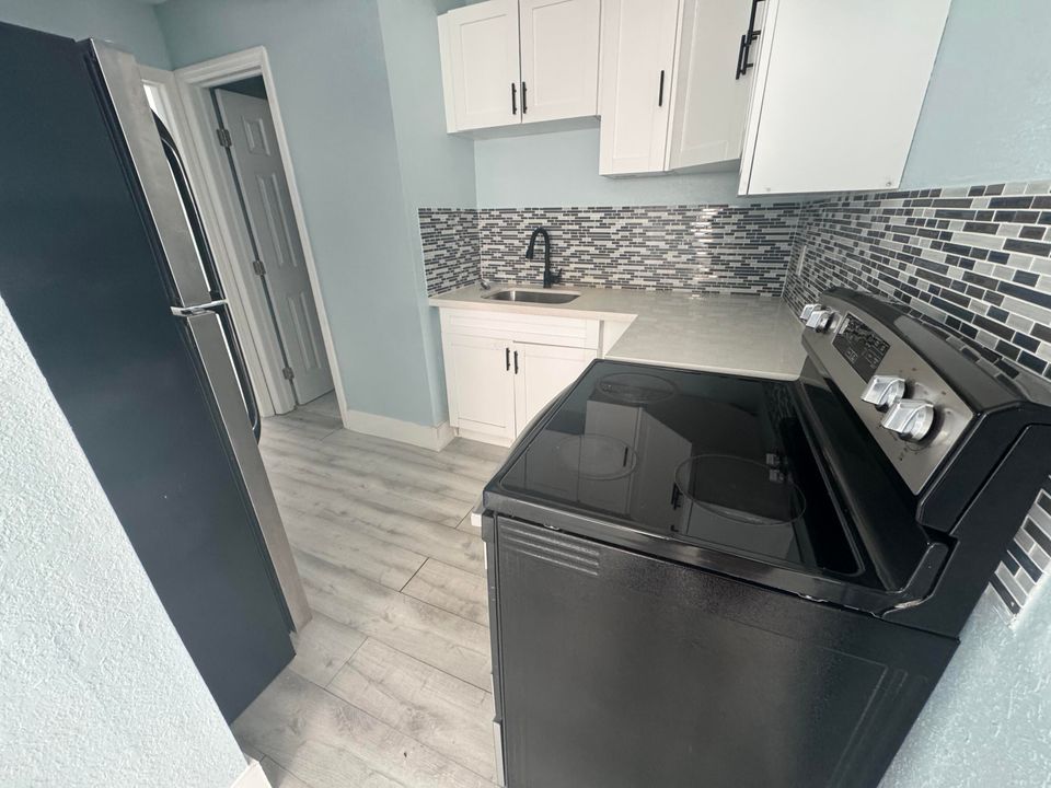 Под контрактом: $2,500 (3 спален, 2 ванн, 2290 Квадратных фут)