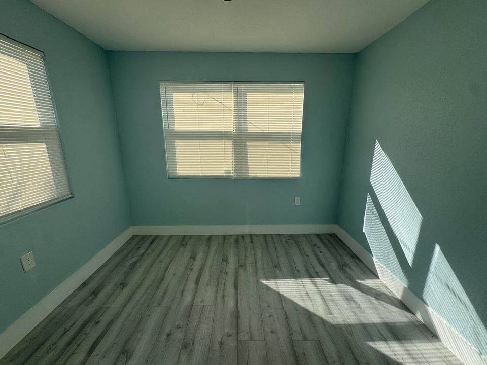 Под контрактом: $2,500 (3 спален, 2 ванн, 2290 Квадратных фут)