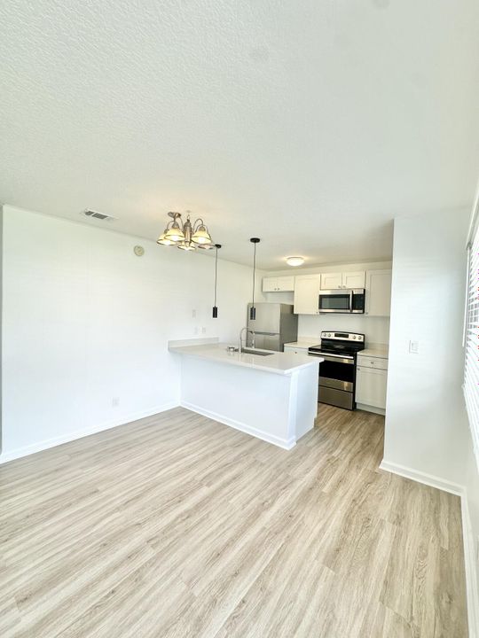 For Rent: $1,850 (2 beds, 0 baths, 800 Square Feet)
