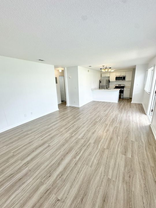 For Rent: $1,850 (2 beds, 0 baths, 800 Square Feet)