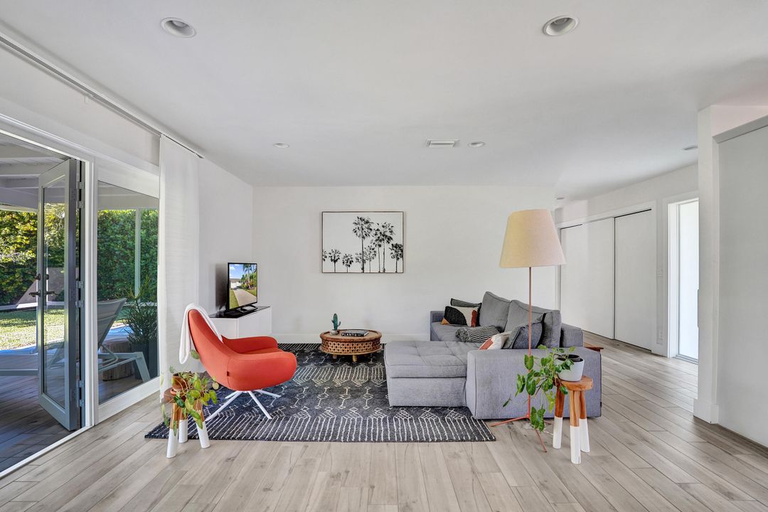 出租: $4,250 (2 贝兹, 2 浴室, 1145 平方英尺)