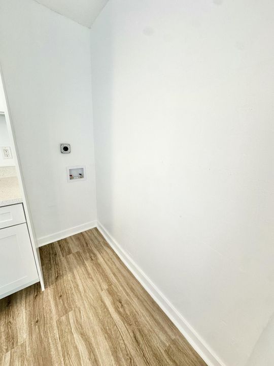 For Rent: $1,850 (2 beds, 0 baths, 800 Square Feet)