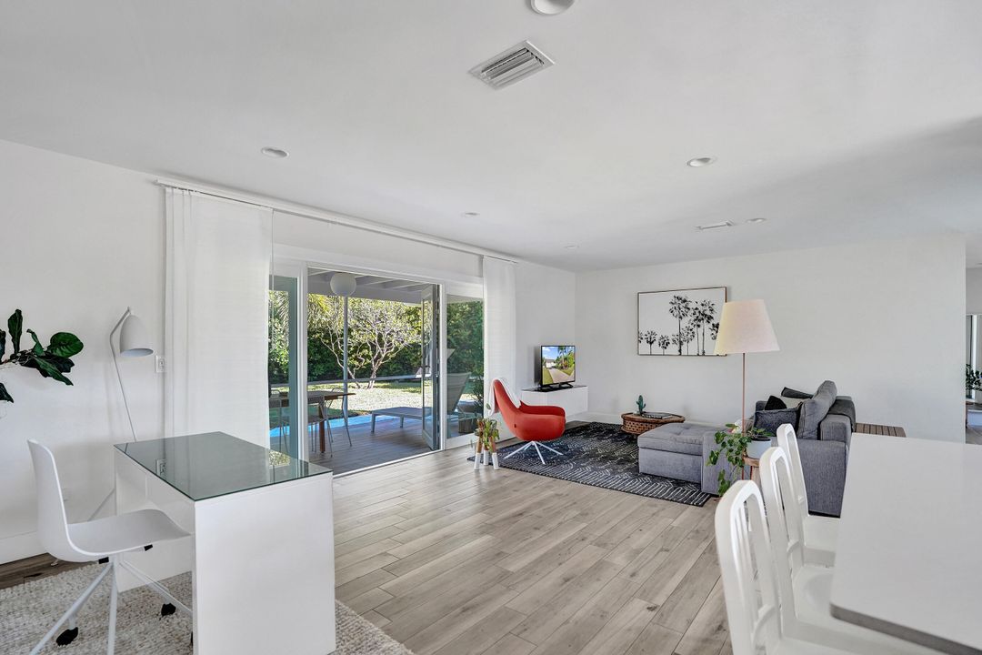 出租: $4,250 (2 贝兹, 2 浴室, 1145 平方英尺)