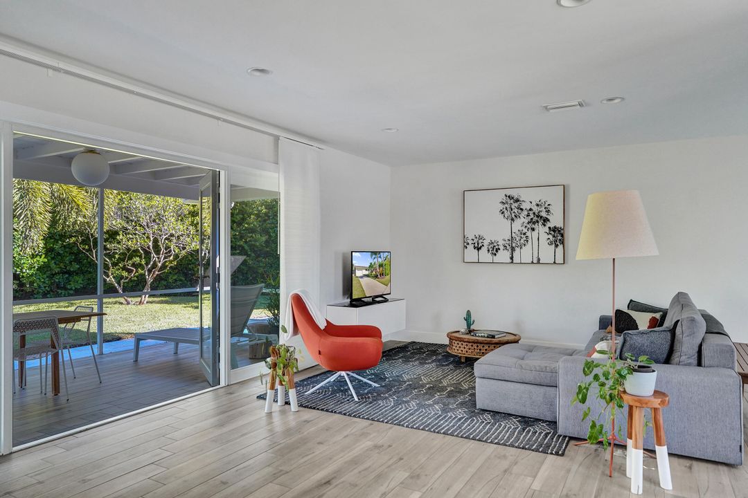 出租: $4,250 (2 贝兹, 2 浴室, 1145 平方英尺)