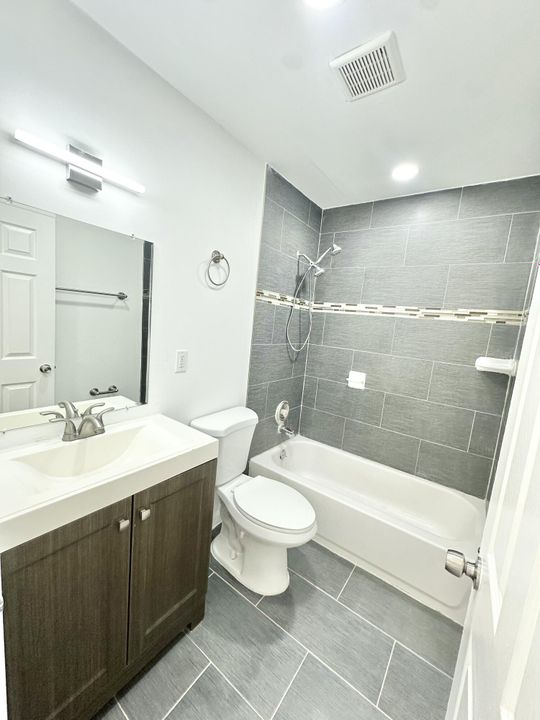 For Rent: $1,850 (2 beds, 0 baths, 800 Square Feet)