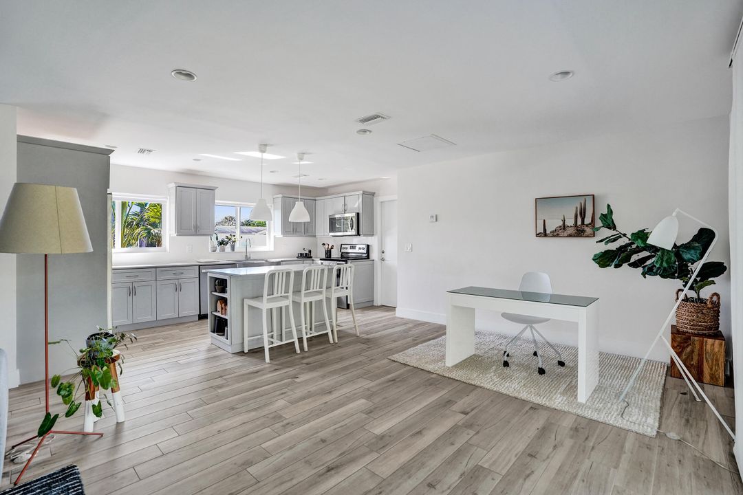 出租: $4,250 (2 贝兹, 2 浴室, 1145 平方英尺)