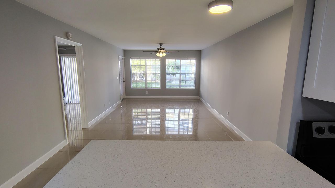 В аренду: $1,850 (1 спален, 1 ванн, 700 Квадратных фут)