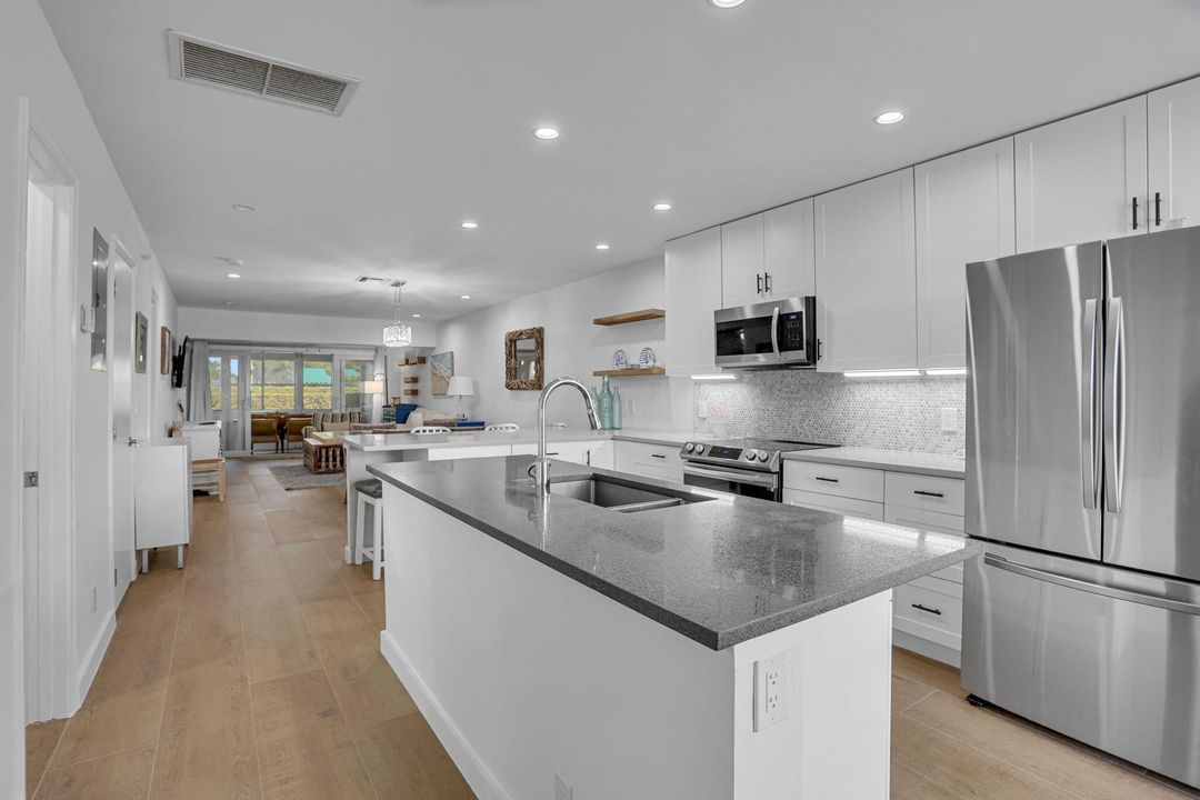 出租: $4,000 (2 贝兹, 2 浴室, 1100 平方英尺)