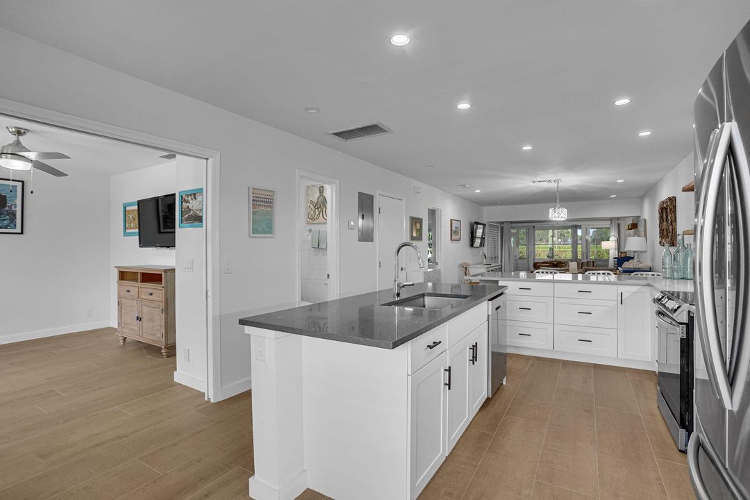 出租: $4,000 (2 贝兹, 2 浴室, 1100 平方英尺)