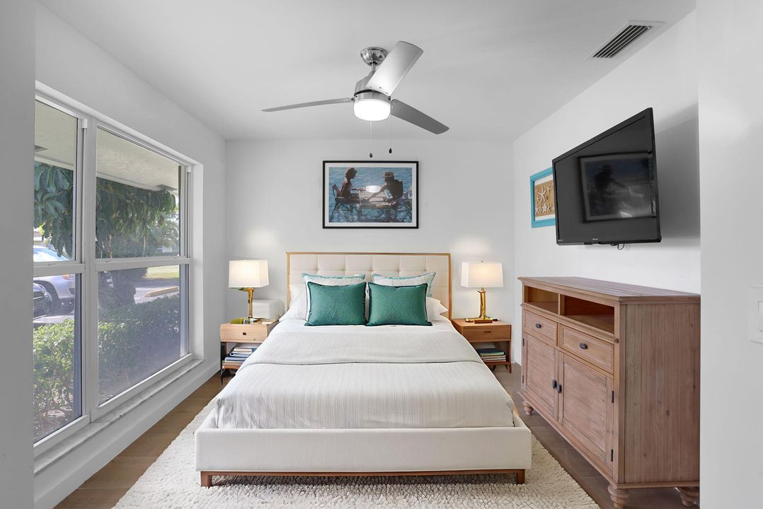 出租: $4,000 (2 贝兹, 2 浴室, 1100 平方英尺)