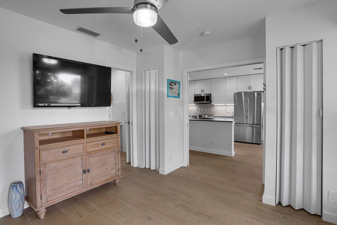 出租: $4,000 (2 贝兹, 2 浴室, 1100 平方英尺)