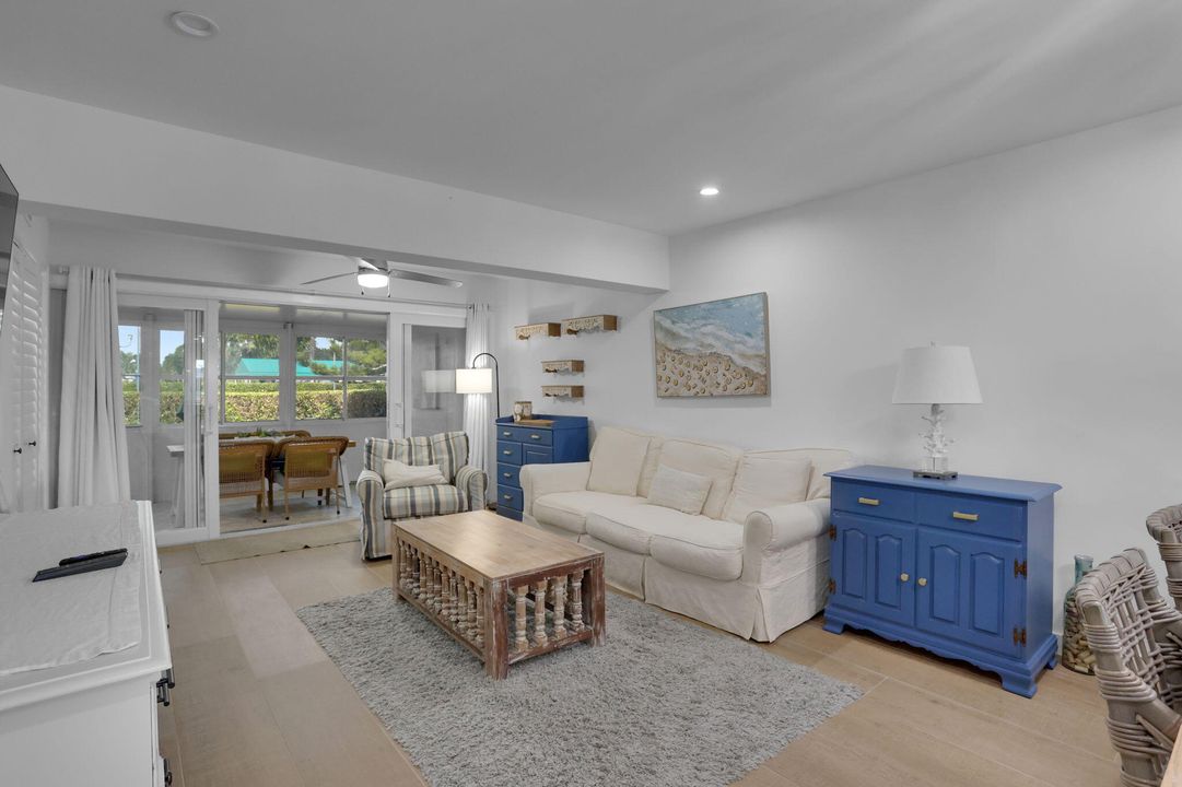 出租: $4,000 (2 贝兹, 2 浴室, 1100 平方英尺)