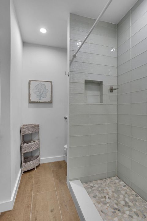 出租: $4,000 (2 贝兹, 2 浴室, 1100 平方英尺)