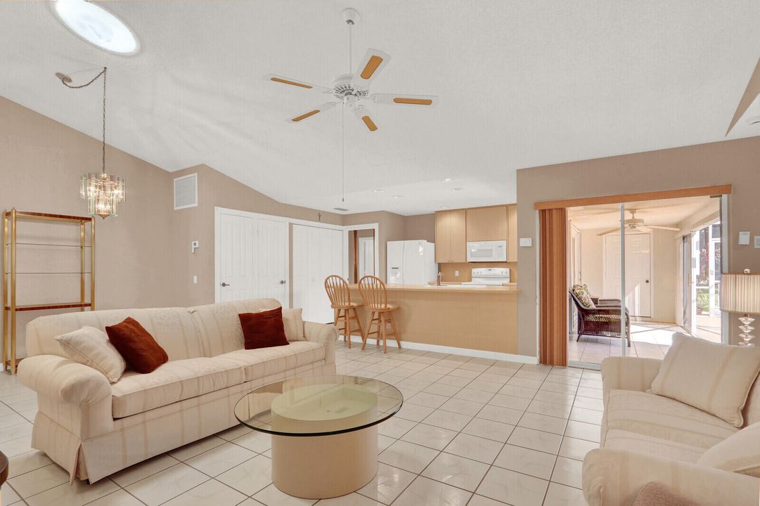 For Sale: $225,000 (2 beds, 2 baths, 1152 Square Feet)