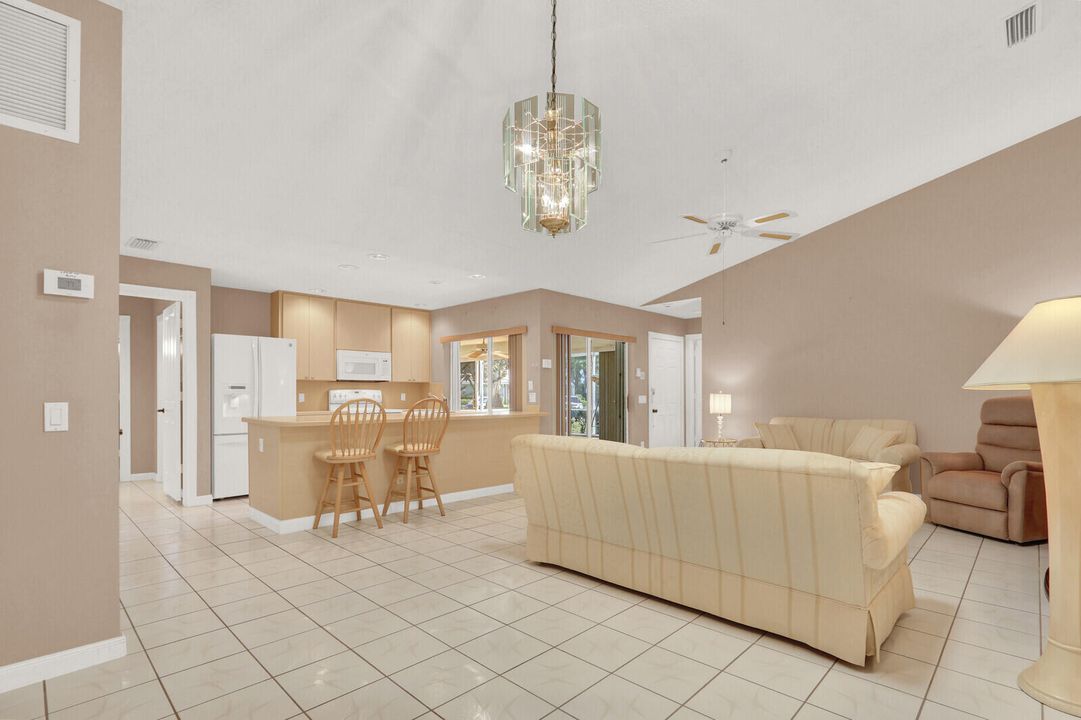 For Sale: $225,000 (2 beds, 2 baths, 1152 Square Feet)