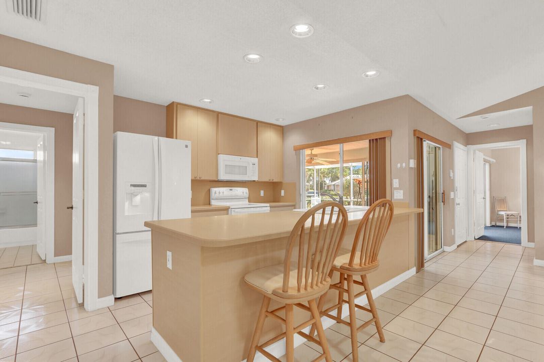 For Sale: $225,000 (2 beds, 2 baths, 1152 Square Feet)