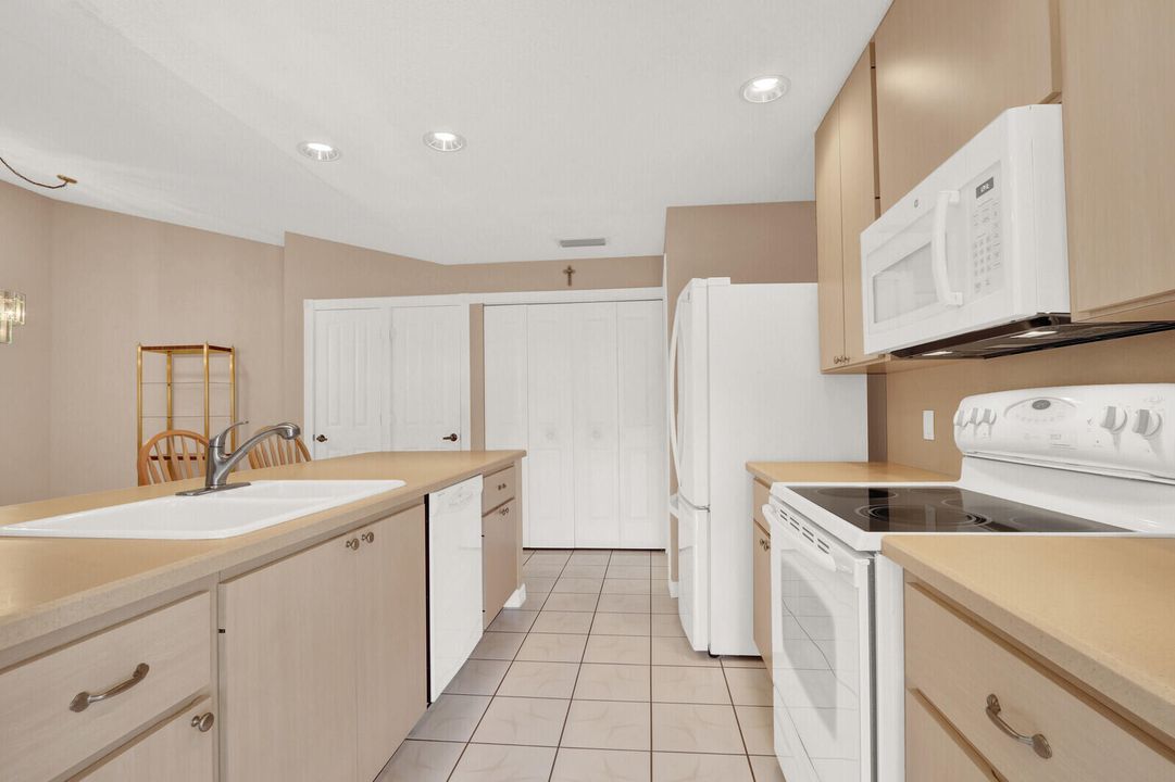 For Sale: $225,000 (2 beds, 2 baths, 1152 Square Feet)
