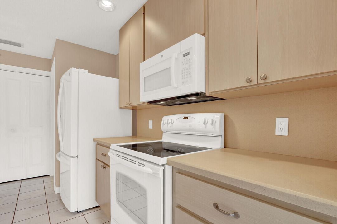 For Sale: $225,000 (2 beds, 2 baths, 1152 Square Feet)