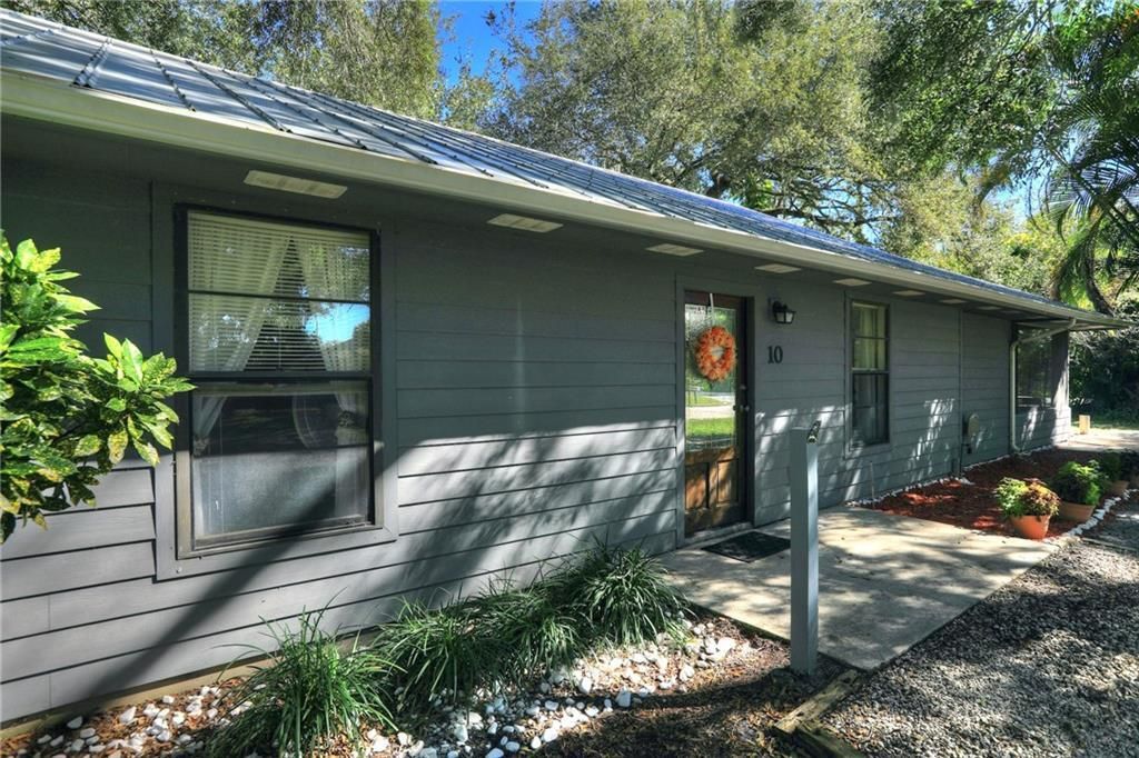 На продажу: $210,000 (2 спален, 1 ванн, 884 Квадратных фут)