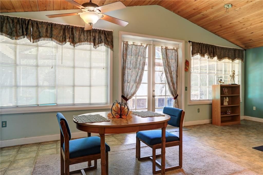 На продажу: $210,000 (2 спален, 1 ванн, 884 Квадратных фут)