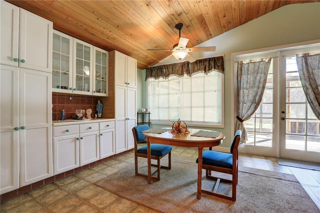 На продажу: $210,000 (2 спален, 1 ванн, 884 Квадратных фут)