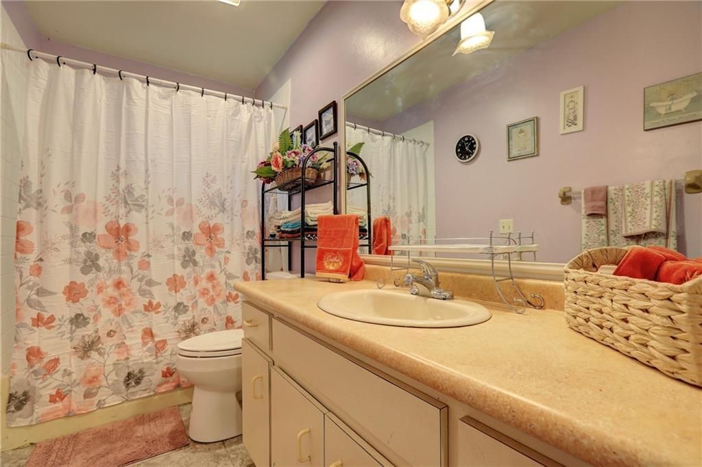 На продажу: $210,000 (2 спален, 1 ванн, 884 Квадратных фут)