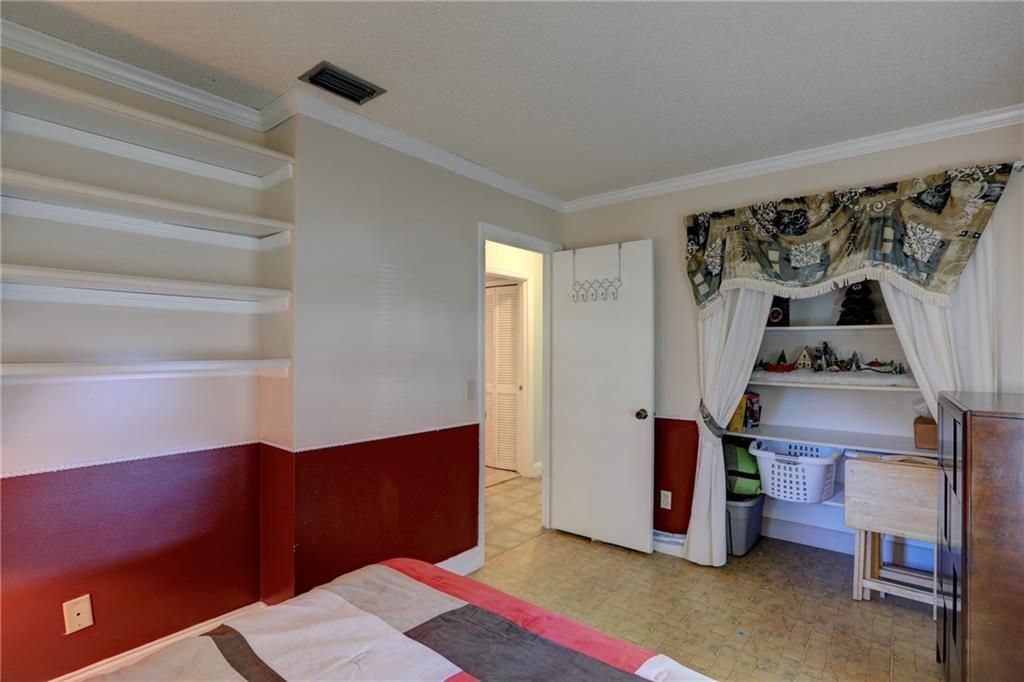 На продажу: $210,000 (2 спален, 1 ванн, 884 Квадратных фут)