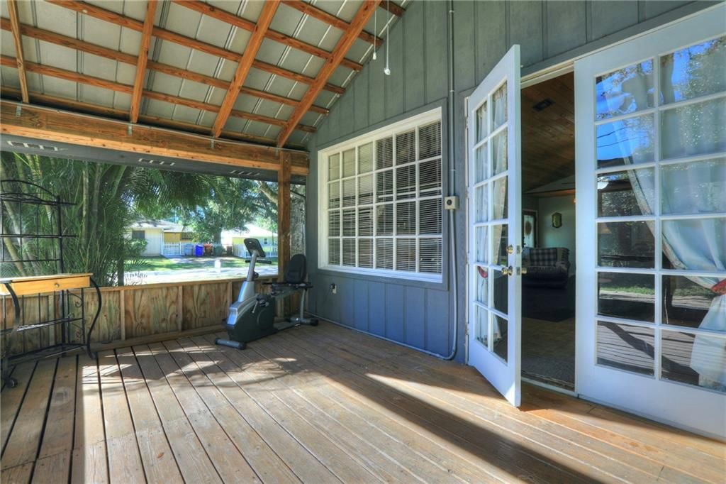 На продажу: $210,000 (2 спален, 1 ванн, 884 Квадратных фут)