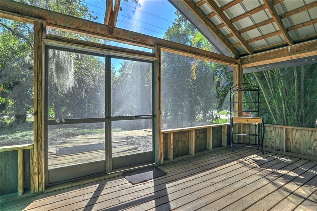 На продажу: $210,000 (2 спален, 1 ванн, 884 Квадратных фут)