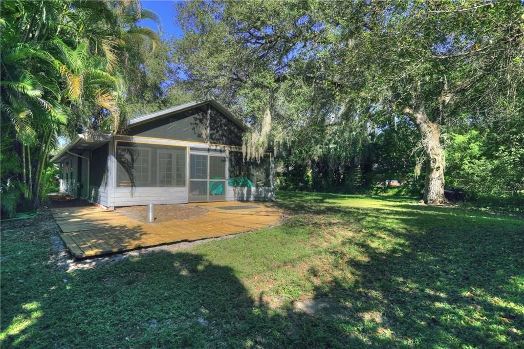 На продажу: $210,000 (2 спален, 1 ванн, 884 Квадратных фут)