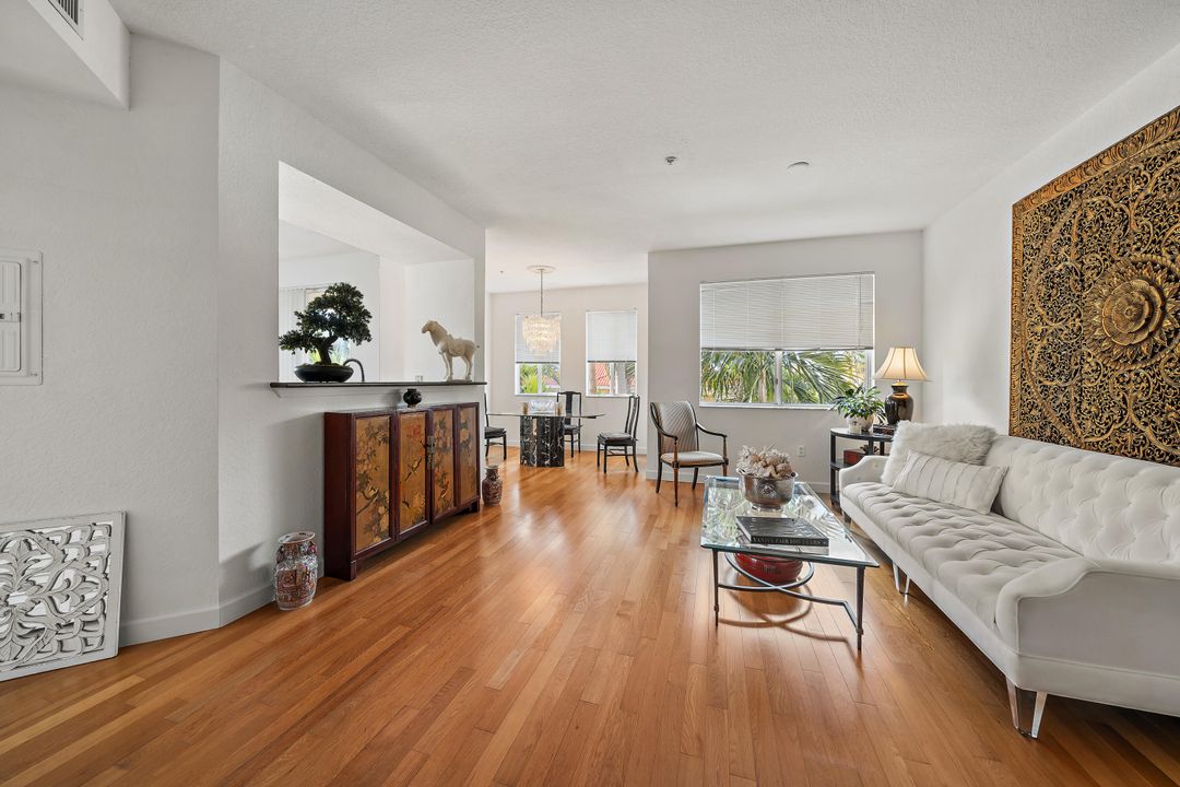 En Venta: $409,900 (2 camas, 2 baños, 1403 Pies cuadrados)