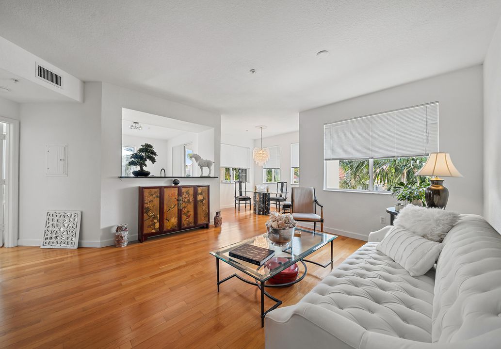 En Venta: $409,900 (2 camas, 2 baños, 1403 Pies cuadrados)