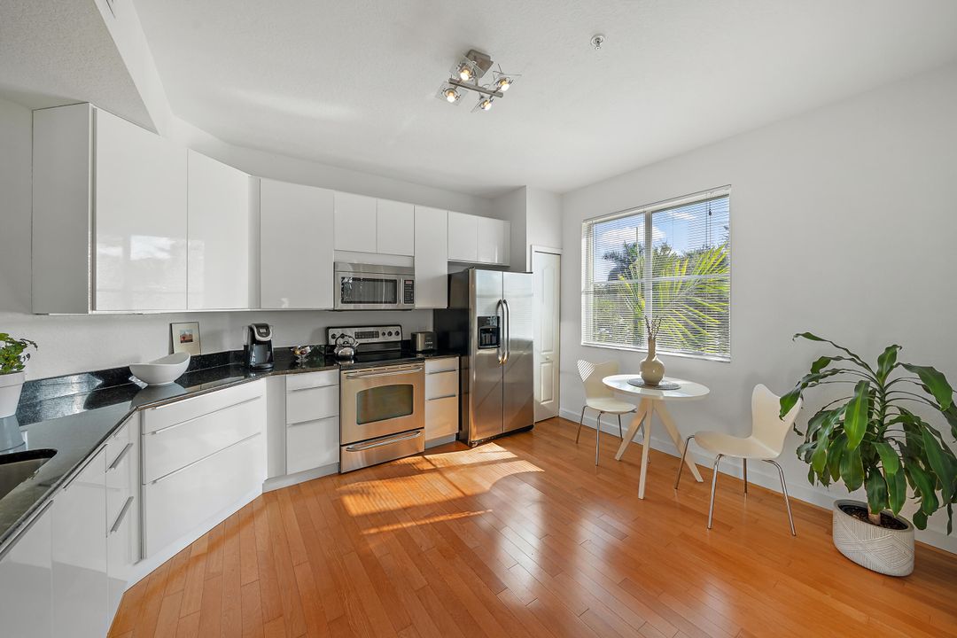 En Venta: $409,900 (2 camas, 2 baños, 1403 Pies cuadrados)