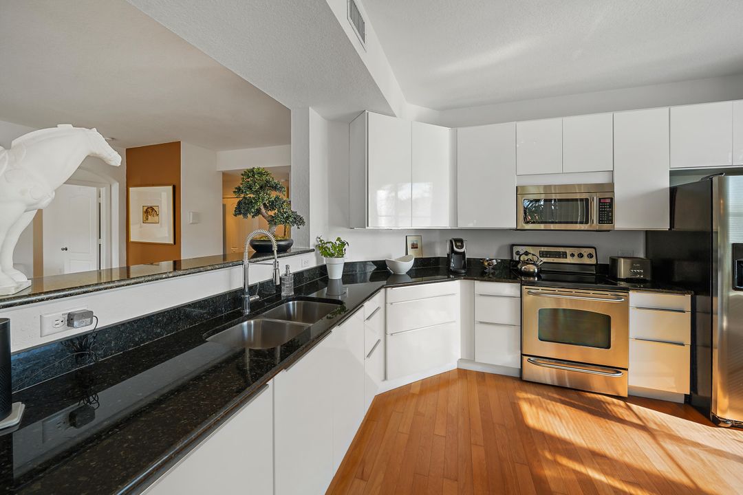 En Venta: $409,900 (2 camas, 2 baños, 1403 Pies cuadrados)