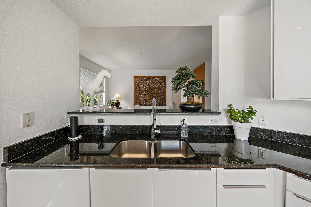 En Venta: $409,900 (2 camas, 2 baños, 1403 Pies cuadrados)