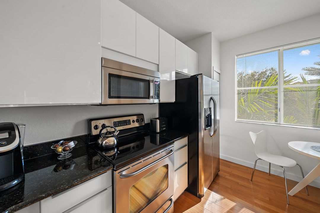 En Venta: $409,900 (2 camas, 2 baños, 1403 Pies cuadrados)