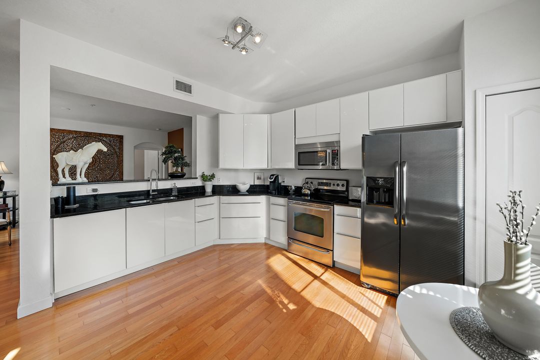 En Venta: $409,900 (2 camas, 2 baños, 1403 Pies cuadrados)