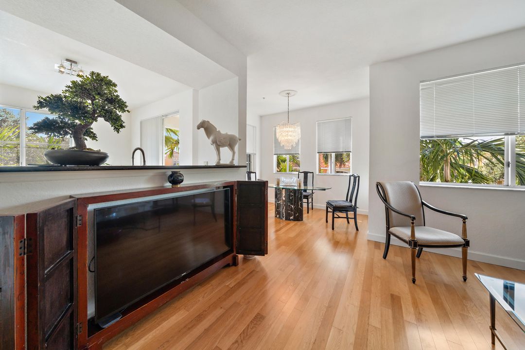 En Venta: $409,900 (2 camas, 2 baños, 1403 Pies cuadrados)