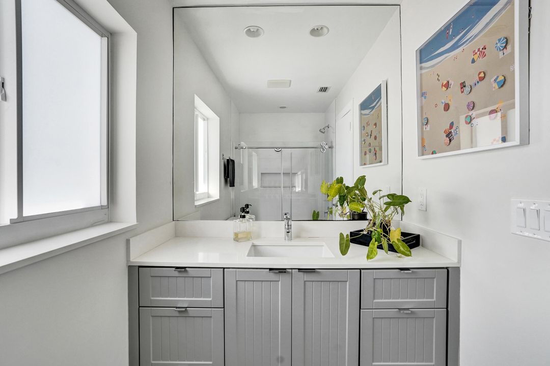 出租: $4,250 (2 贝兹, 2 浴室, 1145 平方英尺)