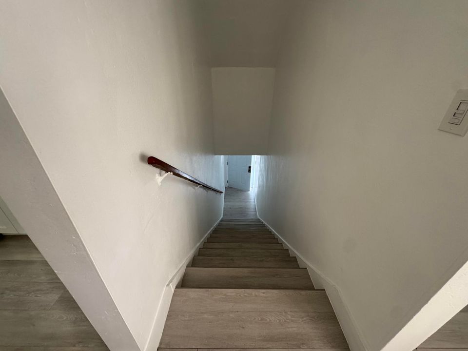 For Rent: $2,000 (2 beds, 1 baths, 1000 Square Feet)