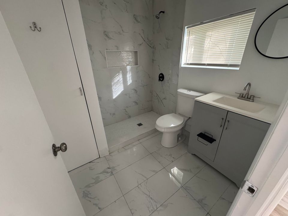 For Rent: $2,000 (2 beds, 1 baths, 1000 Square Feet)