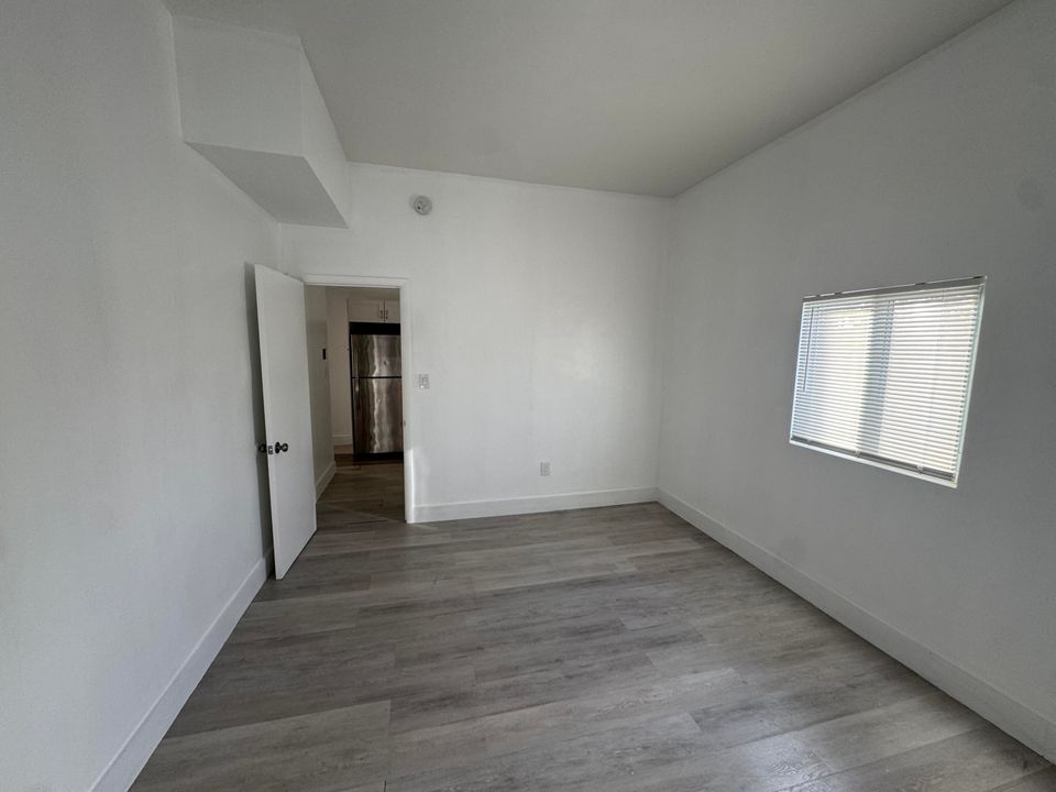 For Rent: $2,000 (2 beds, 1 baths, 1000 Square Feet)